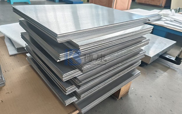 Por que a placa de titânio de grau 2 é o material preferido para a resistência à corrosão de equipamentos químicos?
